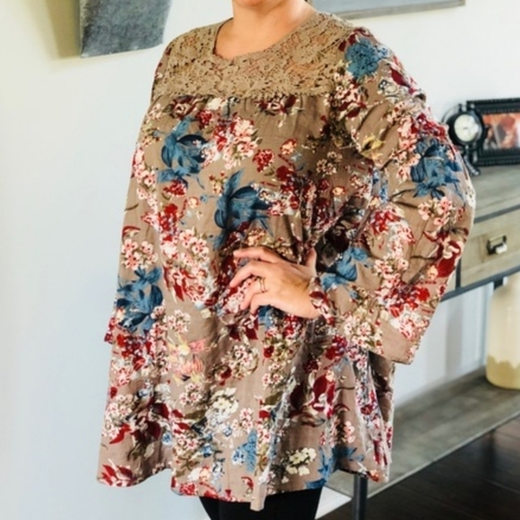 Umgee  baby doll floral tunic top with a knitted top - Picture 1 of 4